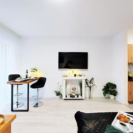 公寓 Mit Blick Auf Den Park - Mariw Matejki 17 Z Widokiem Na Park 斯维诺乌伊希切